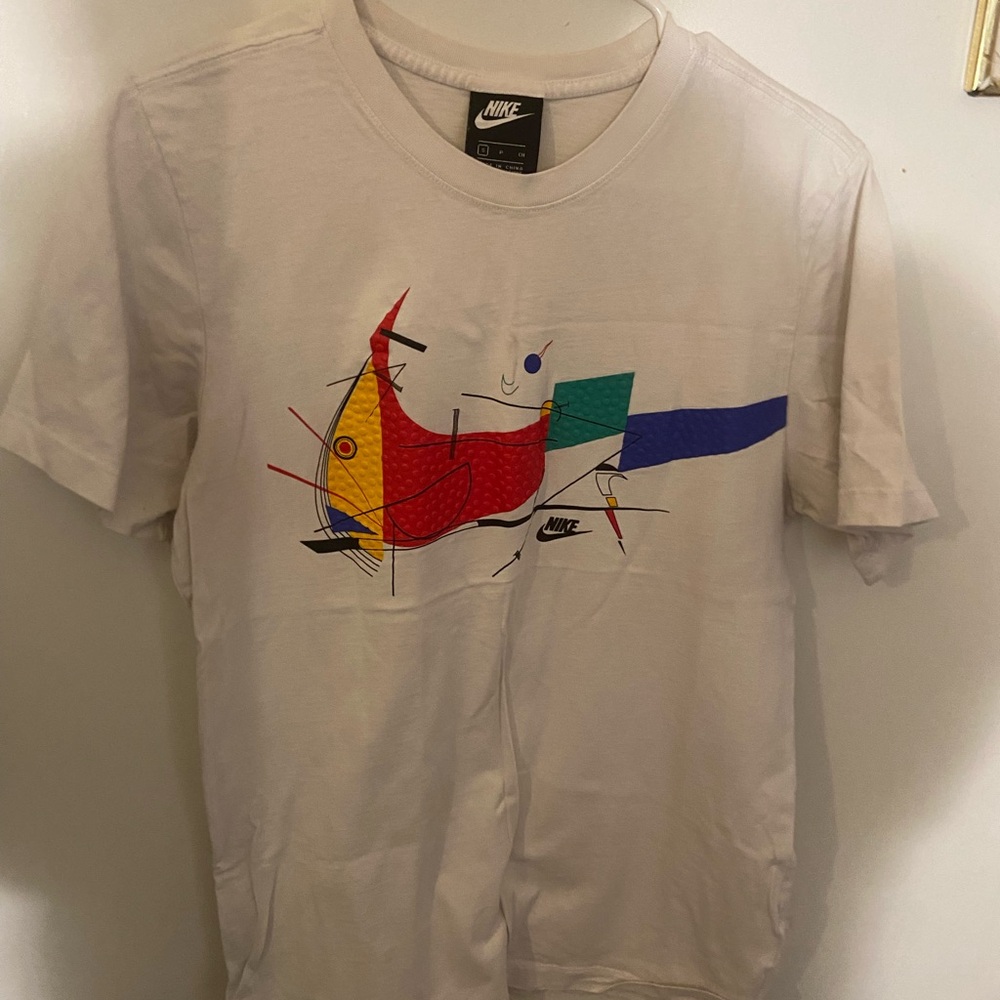 Nike Men's White Graphic T-Shirt